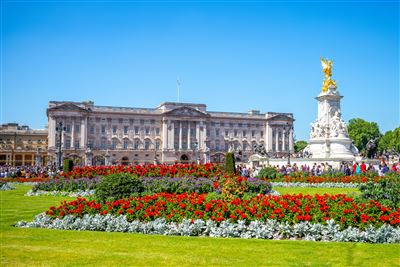 Blumenpracht vor dem Buckingham Palace